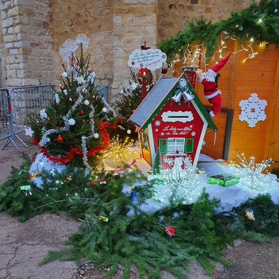 MONTAGE DES DECORS DE NOEL
